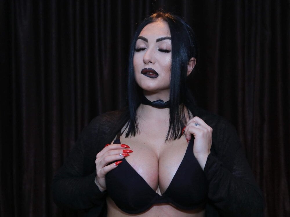 mistress_meryem live cam model at StripChat