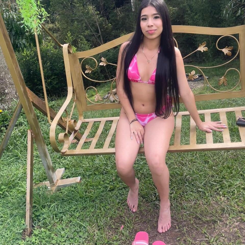 6livesex.com emily_greco livesex profile in somewhere-on-the-campus cams