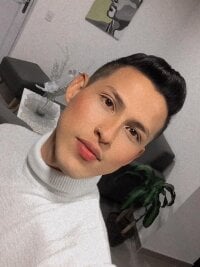 handsome_boy_hw offline chatrum