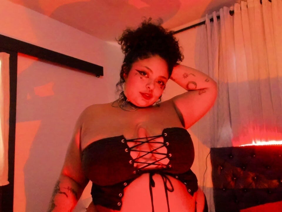 PrincessLauren420 live cam model at StripChat