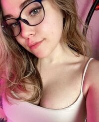 RemyCute's webcam live show