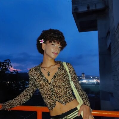 Charlotte_skiinny