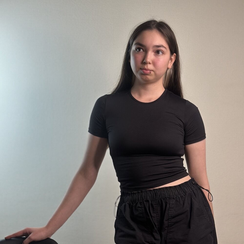 stripchat vannessaupadhyaya webcam profile pic via ebonylivesexcams.com