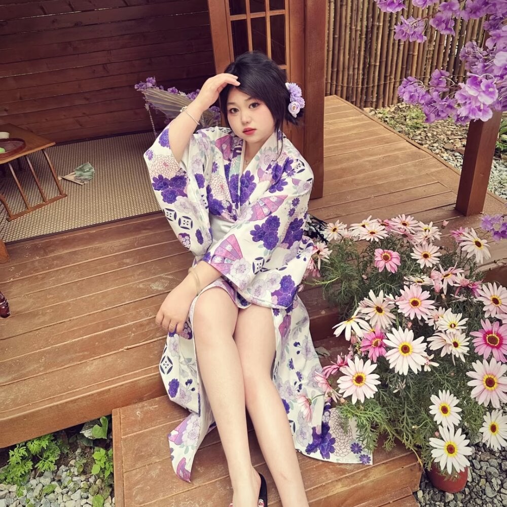 sexcam-girls.com ym-54 livesex profile in in-the-palm-of-your-hands cams