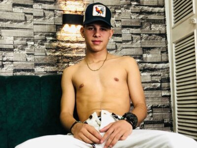 Tylerxhuger - Stripchat Cam2cam Dildo Doggystyle Boy 