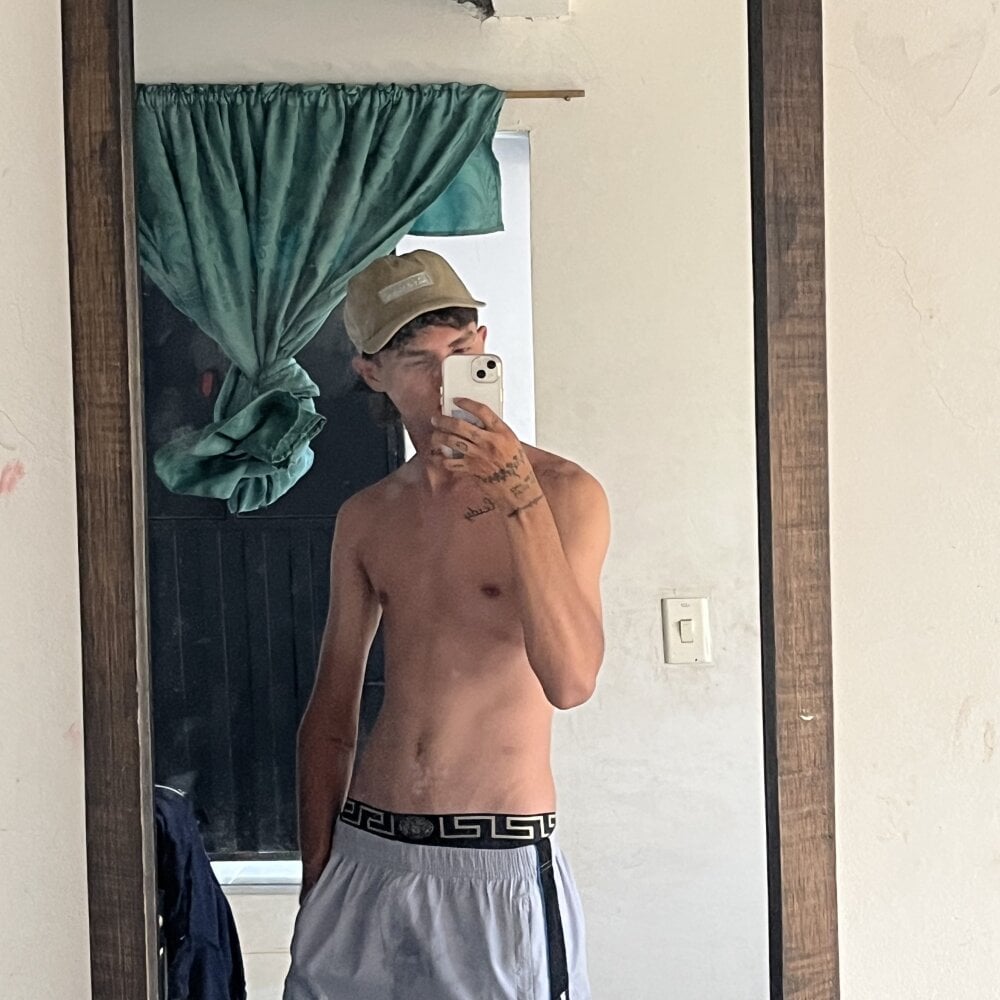 nicolas441 from stripchat