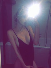 Yours_little_thing's Offline XXX Chat