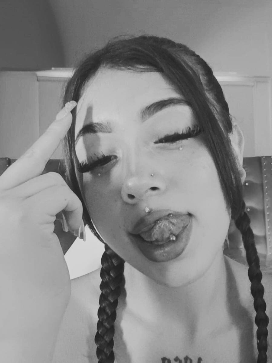 free6cams.com emmily_m1_ livesex profile in thin cams