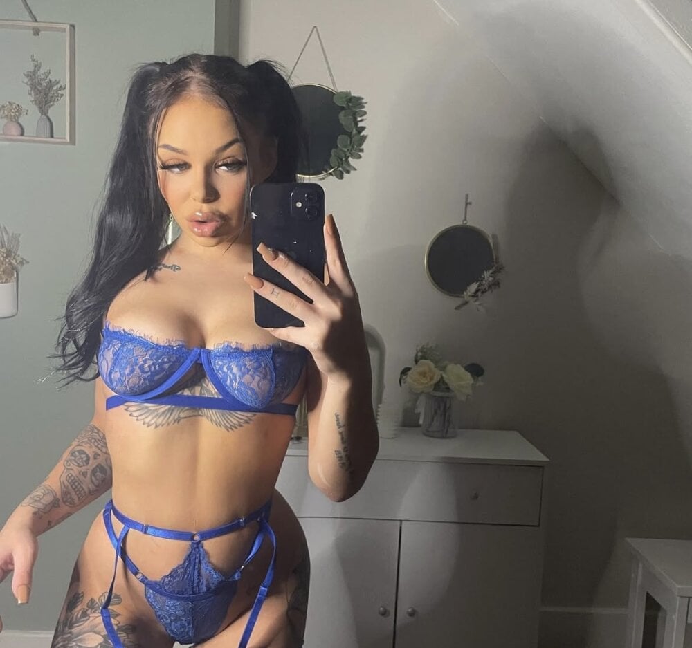 LizzyLipsXXX profile
