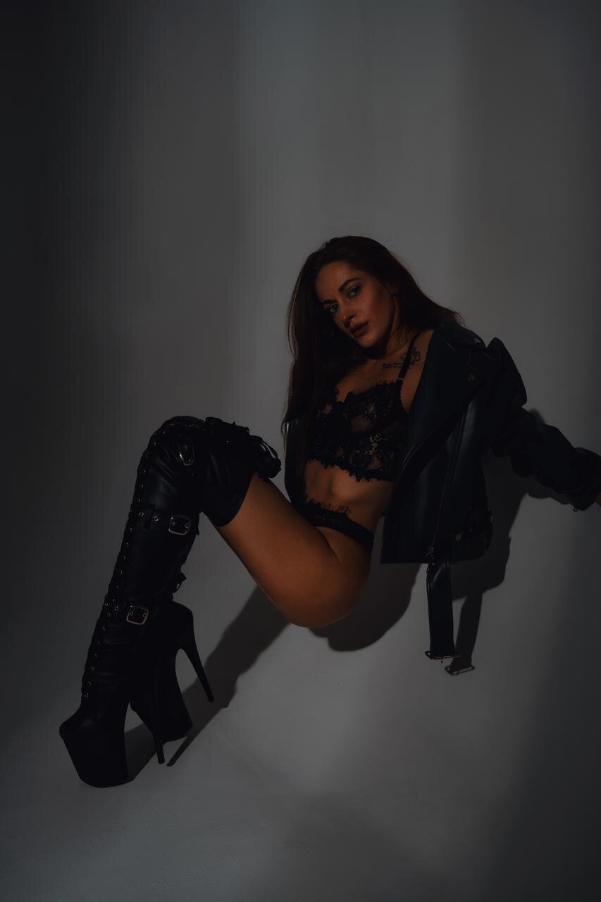 HoneyDollKiss
