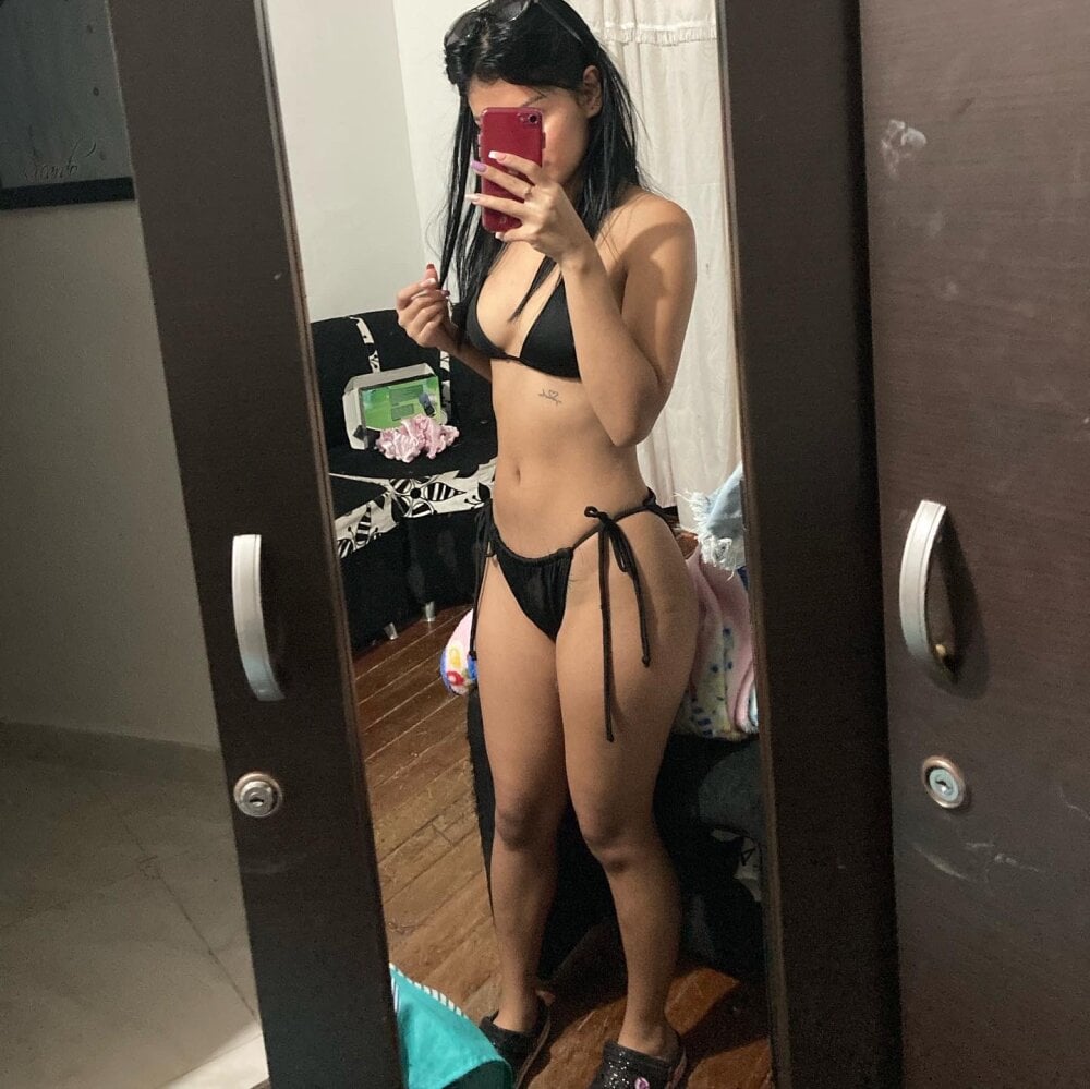 Watch chloegat56 live on cam on StripChat