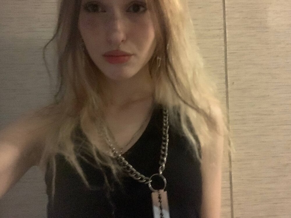 iluvcams.com monicavelen livesex profile in granny cams