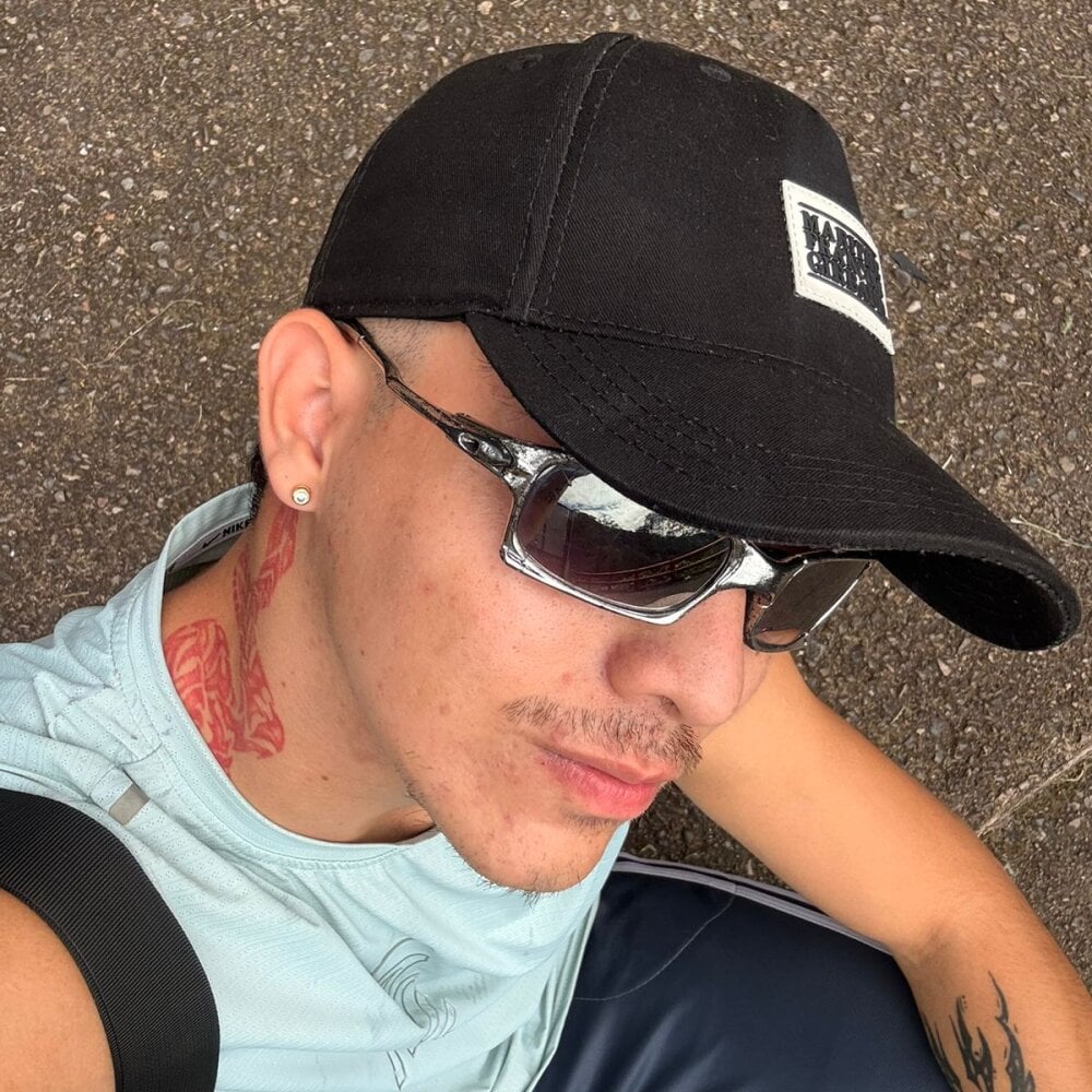 sweet_man_ from stripchat