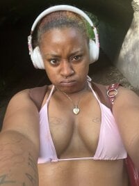 Realltrophygirl's Offline Chat Room