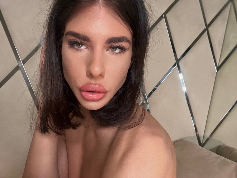 Live sex webcam photo for CarolBarker #292411573