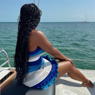 Hyra_Ari - striptease ebony