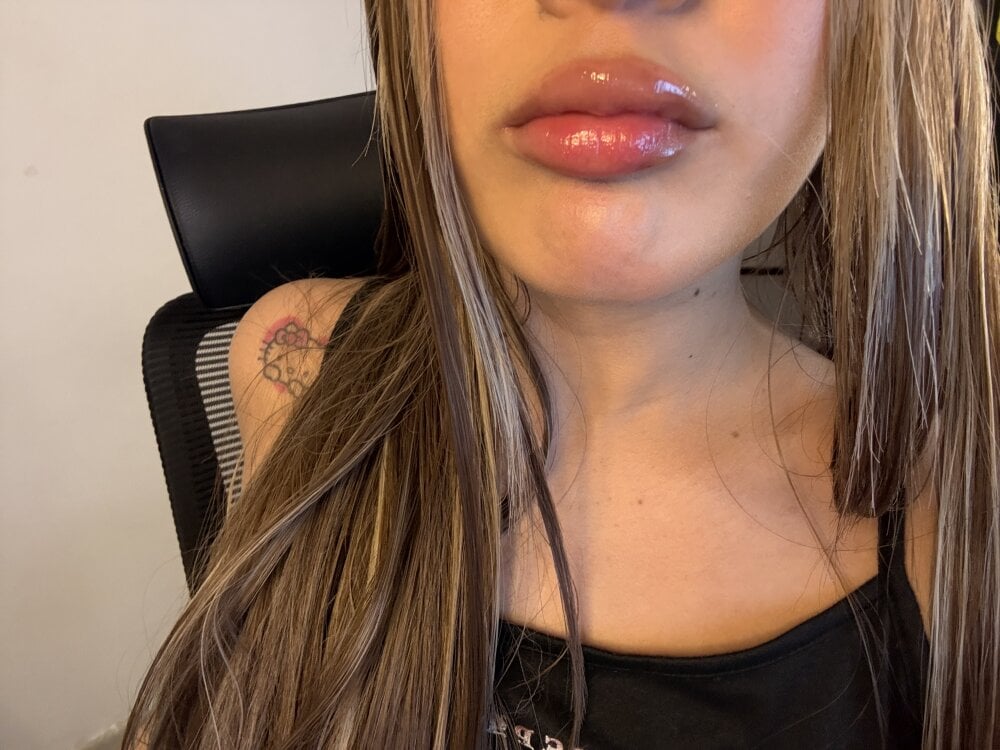 stripchat iambrave webcam profile pic via 247camsex.com