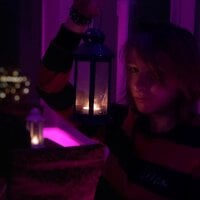 Blonde_lovee's Offline Chat Room