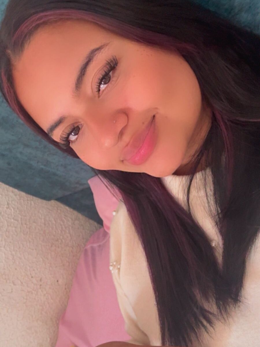 watchgirlcam.com asiaknight_ livesex profile in i-live-surrounded-by-passion-and-madness cams