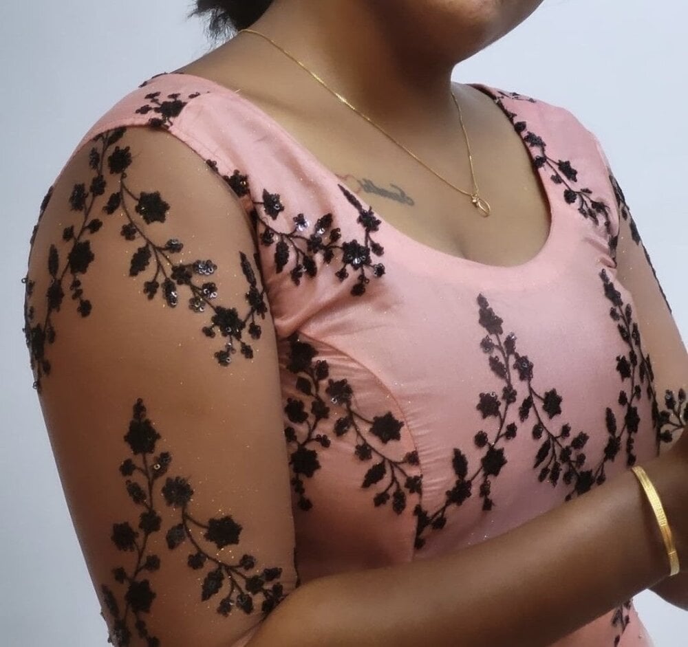 saadhana99 from stripchat