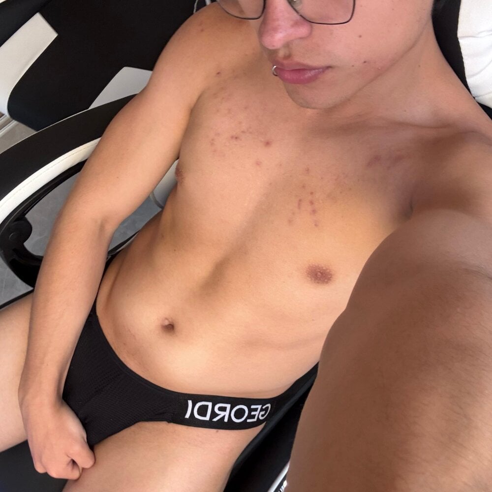 Tommy_Clark__ profile