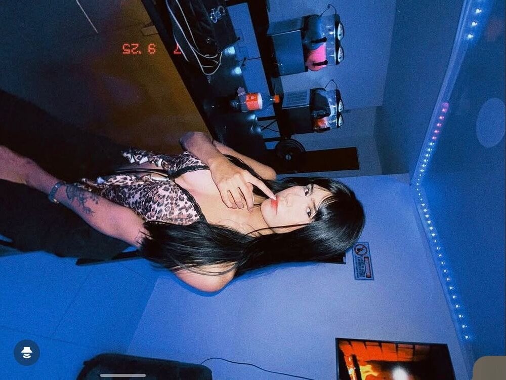 sleekcams.com ebonnie_ livesex profile in in-the-same-world-to-you cams