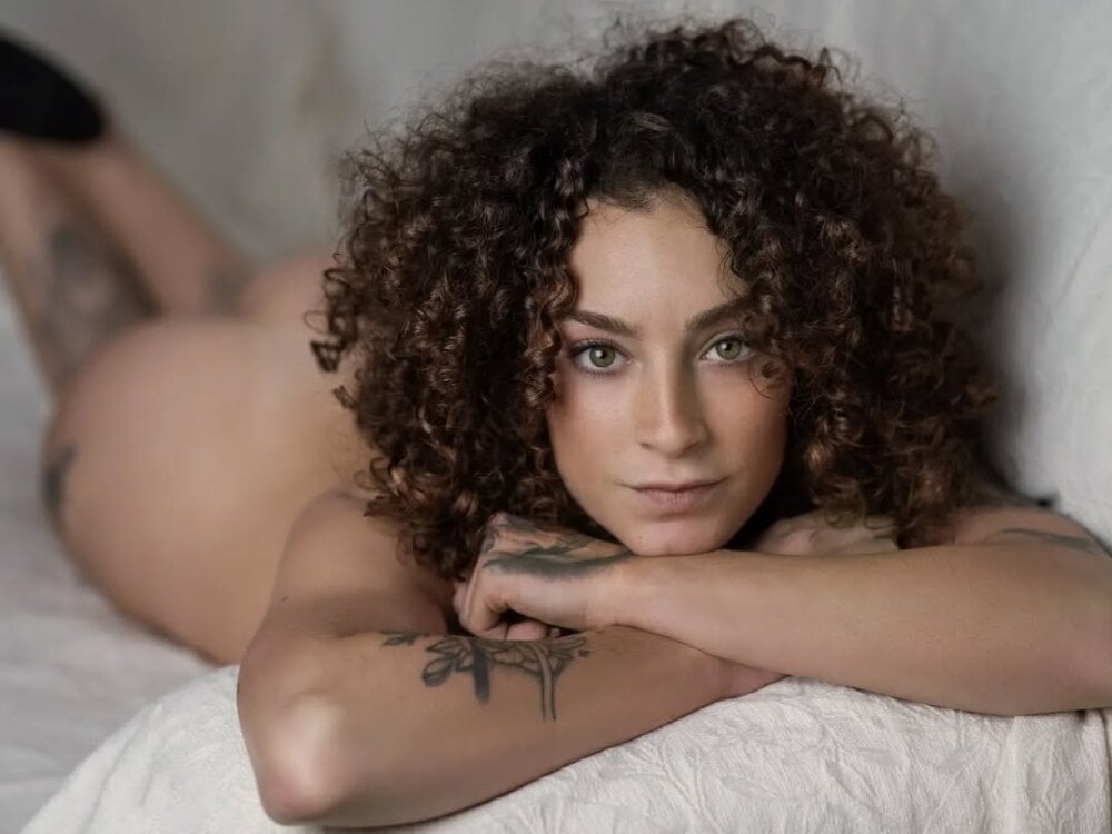martyca_beee from stripchat