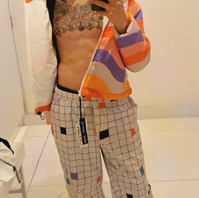 MiloThacth Male Colombian Online Webcam Strip