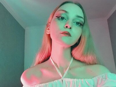LeilaDagg ⬜ online chat
