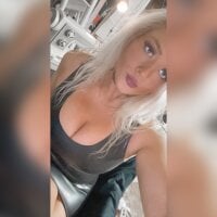 freakyfridayblonde's Offline Chat Room