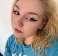 Sandra-Bloom's Offline Chat Room