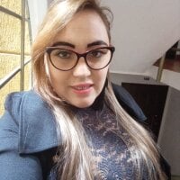 Pamela_Andeerson's Offline Chat Room