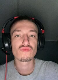 Freaky_420couple's Offline Chat Room