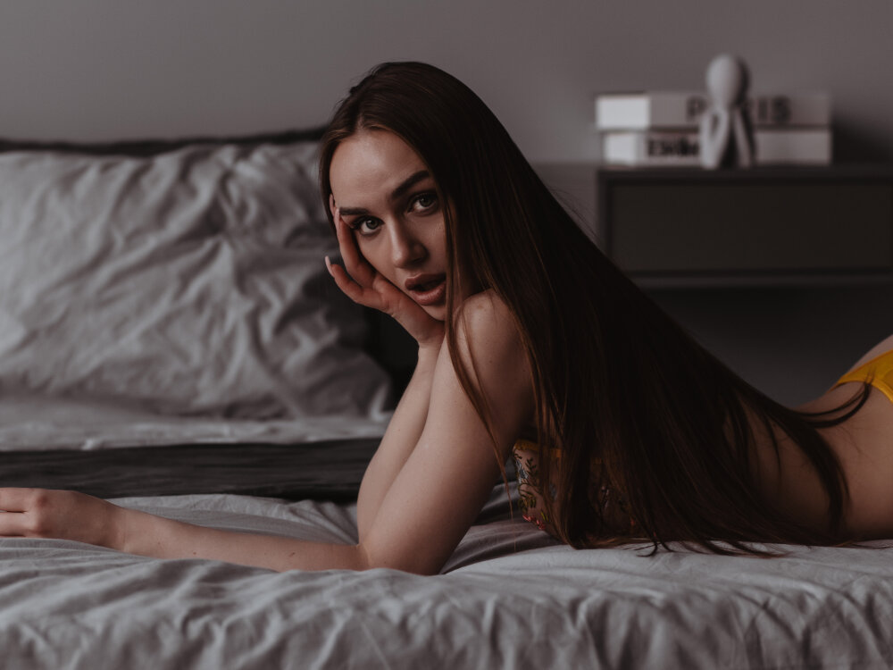 Live sex webcam photo for SaraCros #289983846