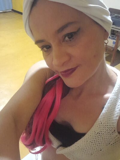 mikaela_bond from stripchat