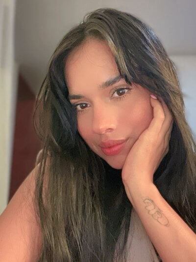 Cloe_glow