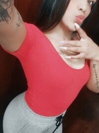KATALINA_HOT18's Offline Chat Room