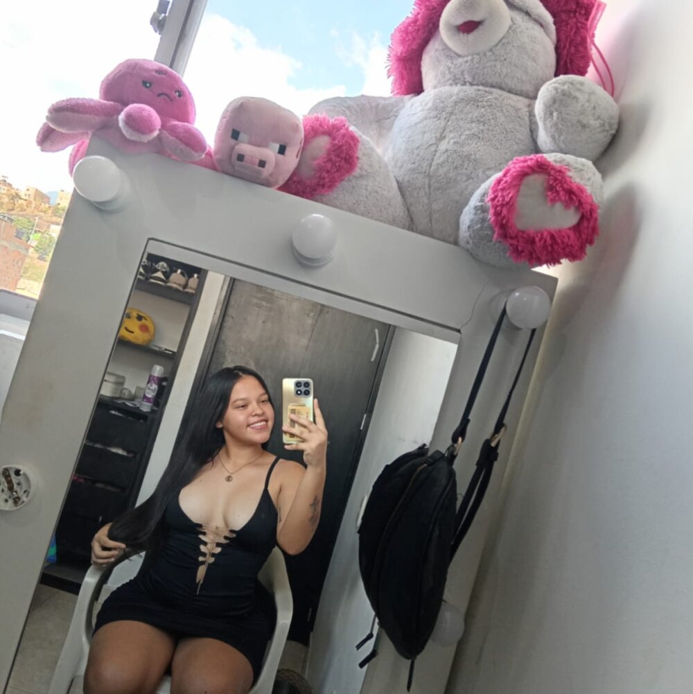 stripchat bianca_grace webcam profile pic via maturelivesexcams.com