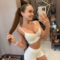 TheWomanOfYourDreams' Offline Chat Room