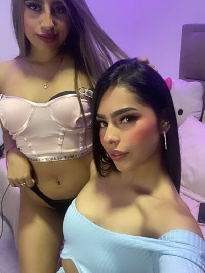 DafneNikkyandAmber 😋 naked cam