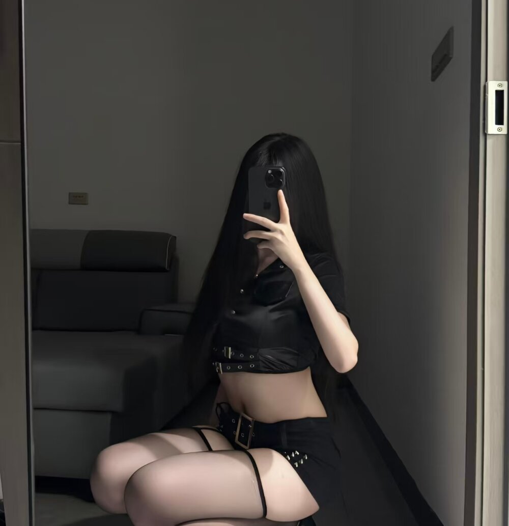 kindbee from stripchat