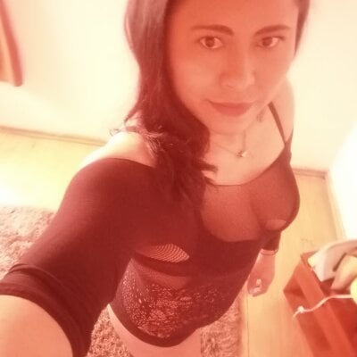 SalomeBurning Female Newcurvy Live Webcam Striptease