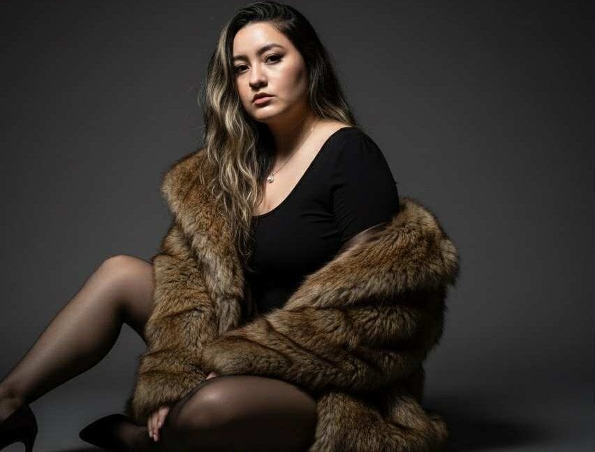 iluvcams.com hilarymilky livesex profile in blond-hair cams