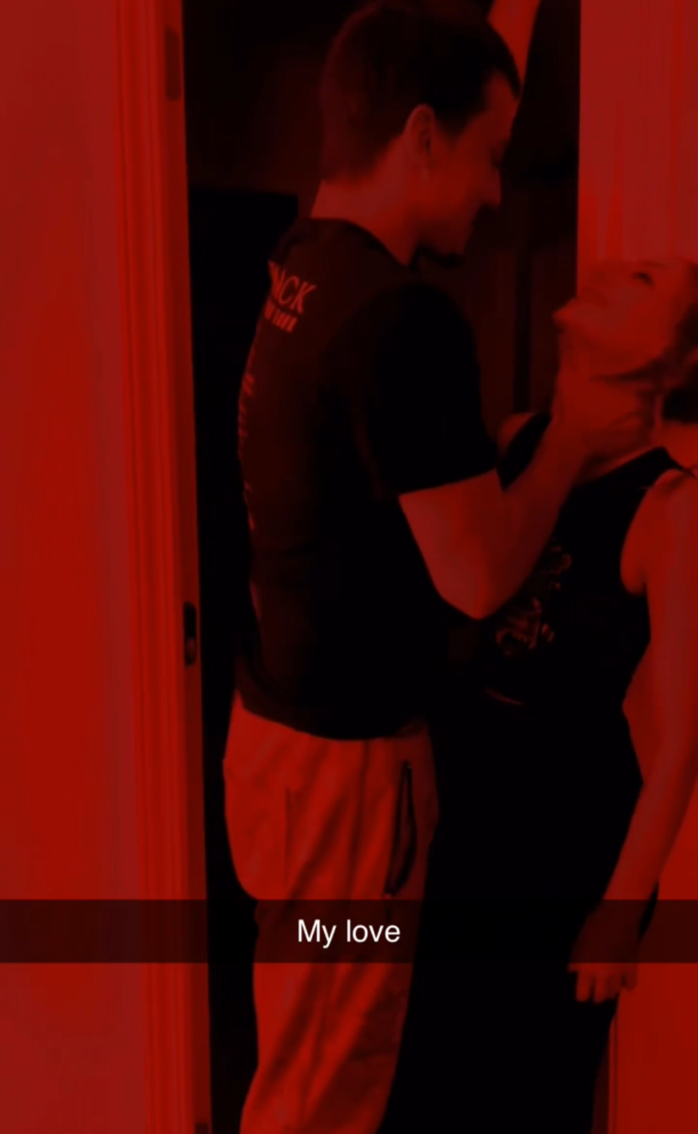 Thealtcouple97's Offline Chat Room