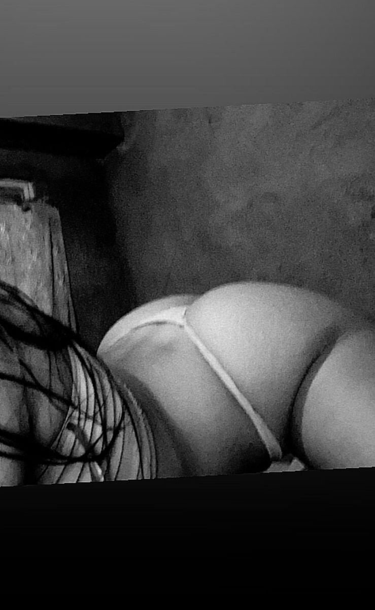 Live sex webcam photo for emiily_cutte #290078117