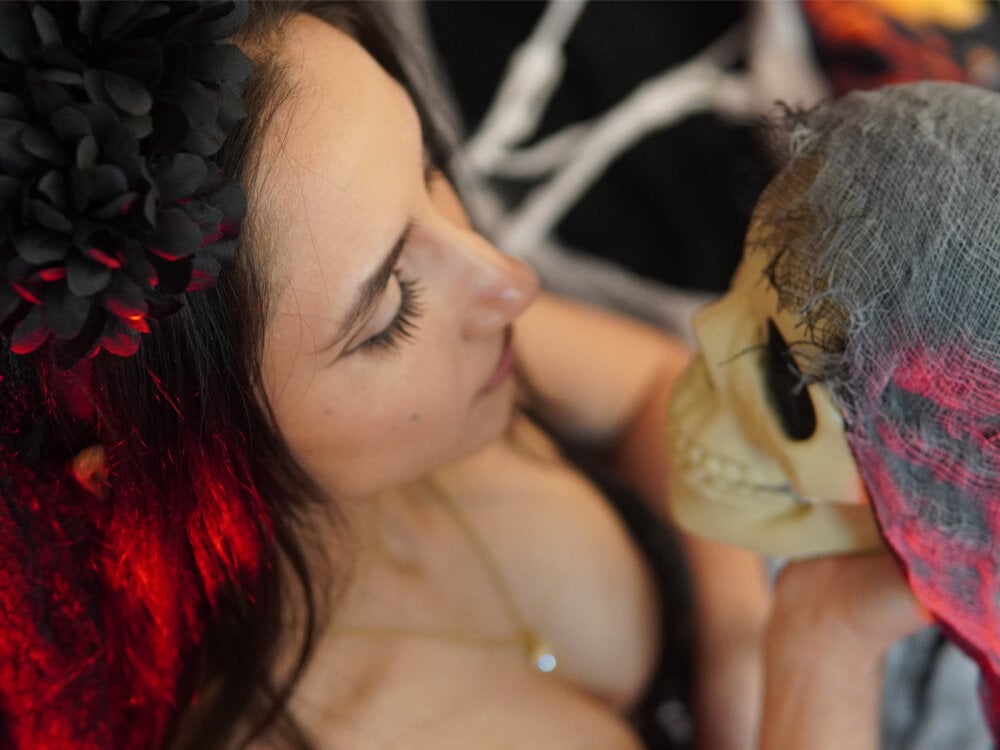 stripchat carolinablair webcam profile pic via livesexr.com