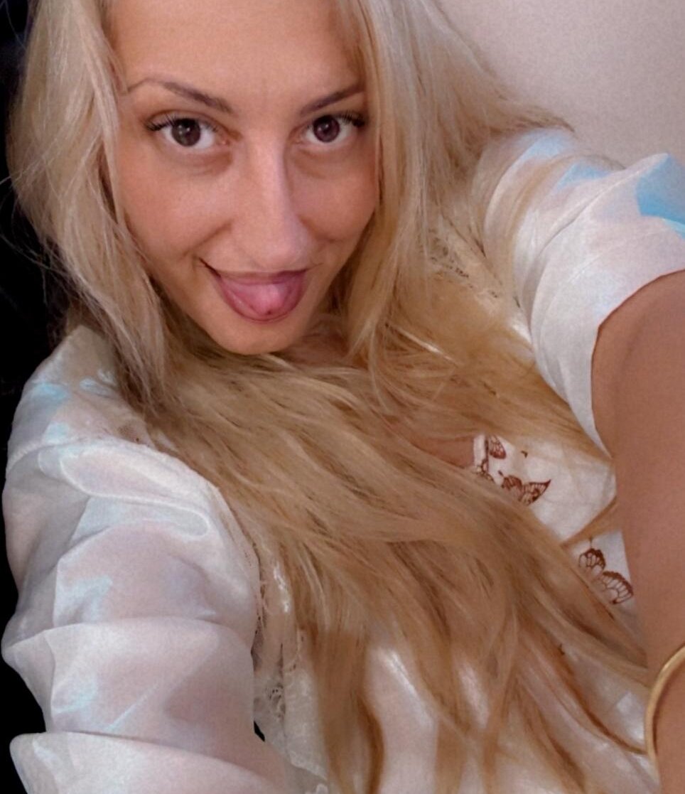 sexlivecamsites.com leticiareys livesex profile in in-ur-hearth-3 cams