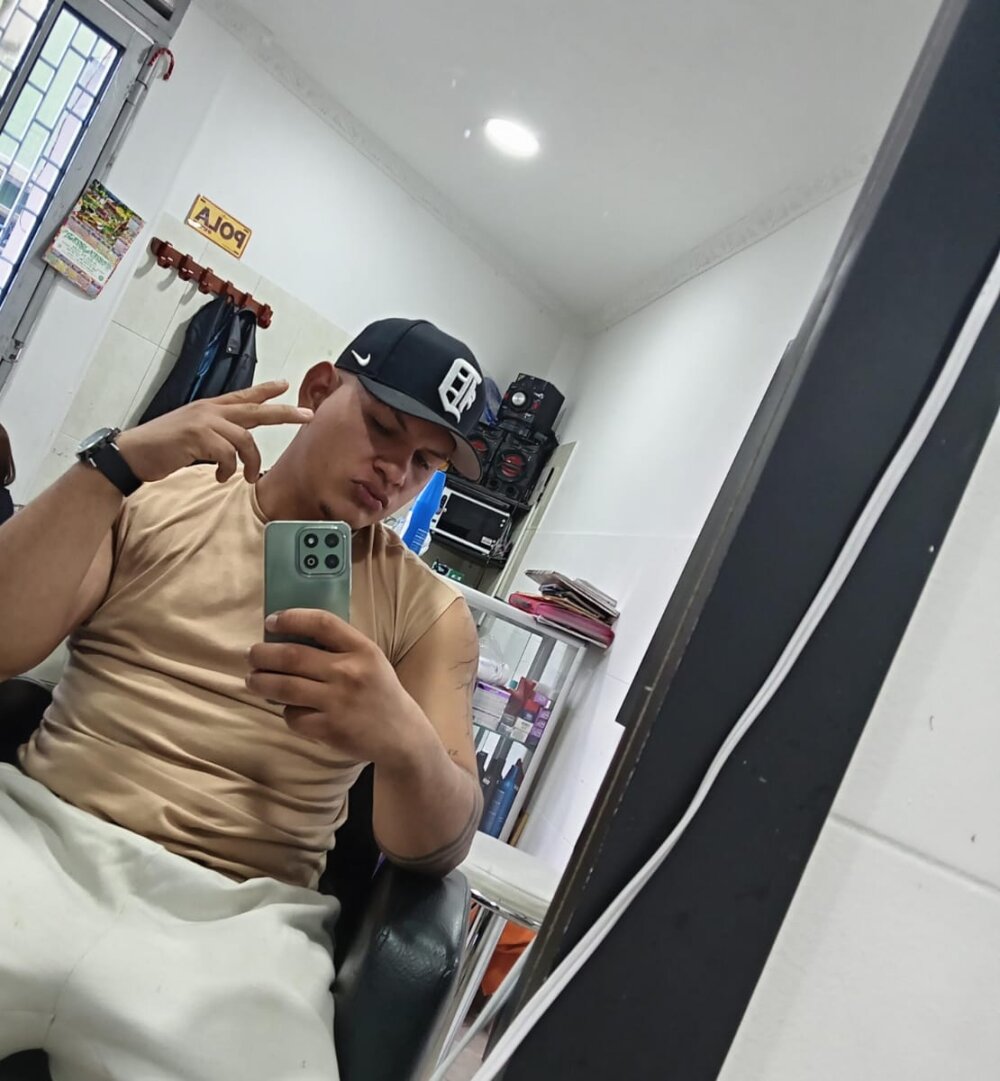 dylan_kurtt's Offline XXX Chat