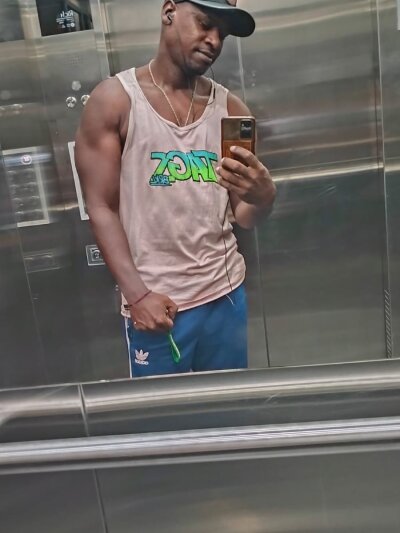 Manblackbigcock private show