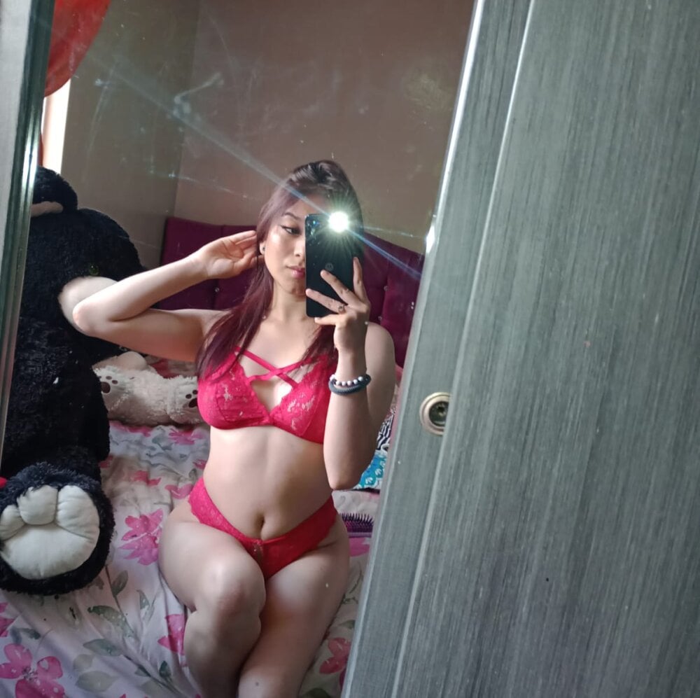 new_dee nude on cam A